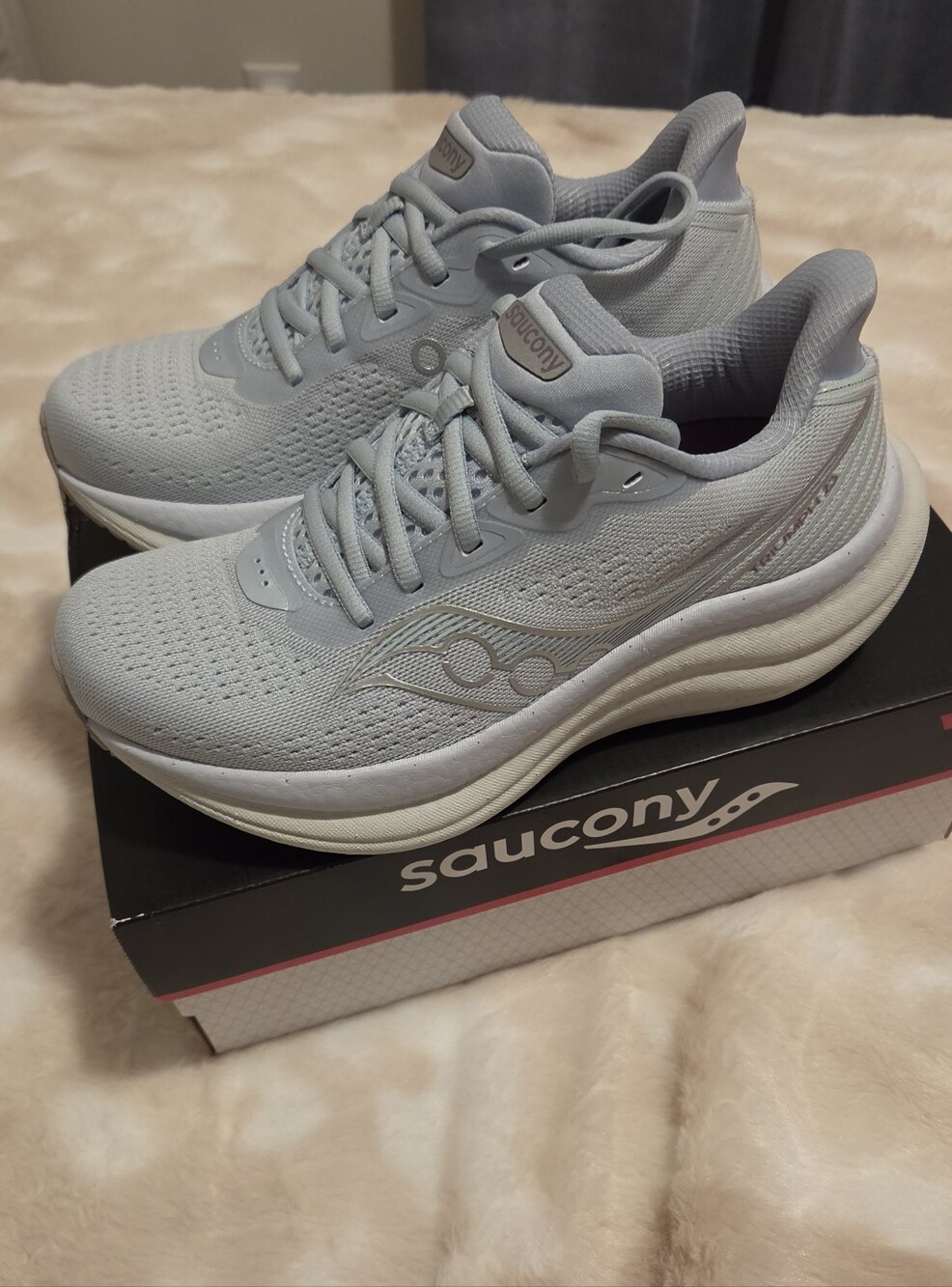 Saucony Women's Light Gray Athletic Running Sneakers